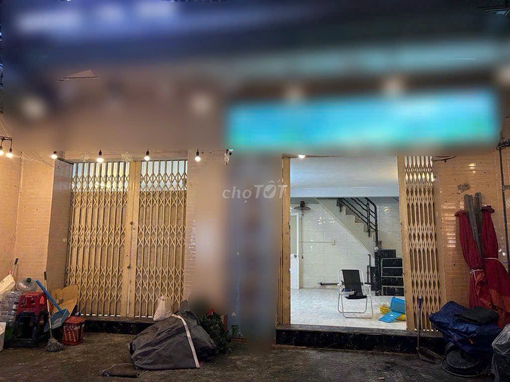 The large-scale building is either in Kaspar or in the office, shophouse...