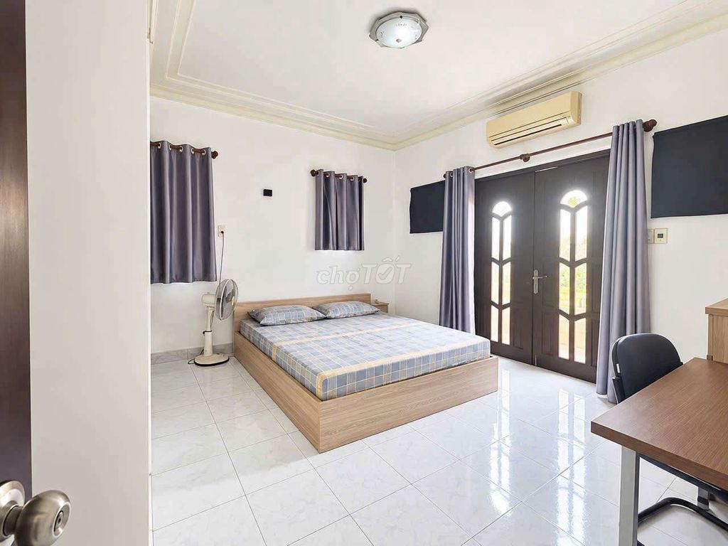 The entire ten x 20 interior has six bedrooms, six toilets.