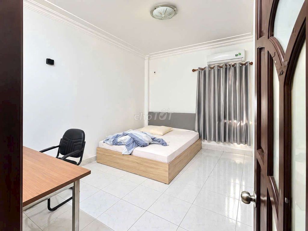 The entire ten x 20 interior has six bedrooms, six toilets.