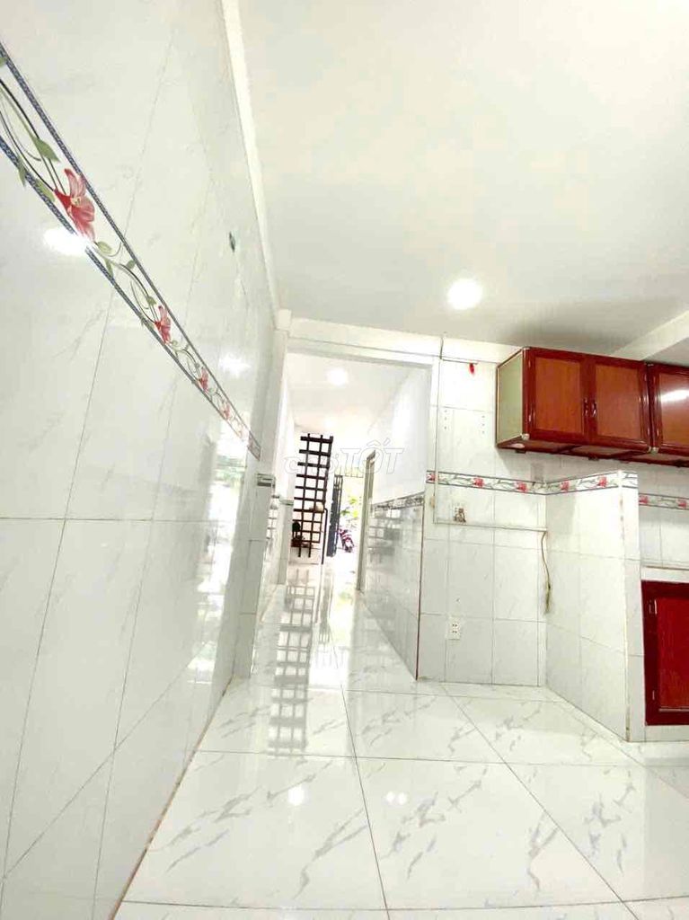 Three bedrooms. Eight Linh Xuân for eight million.