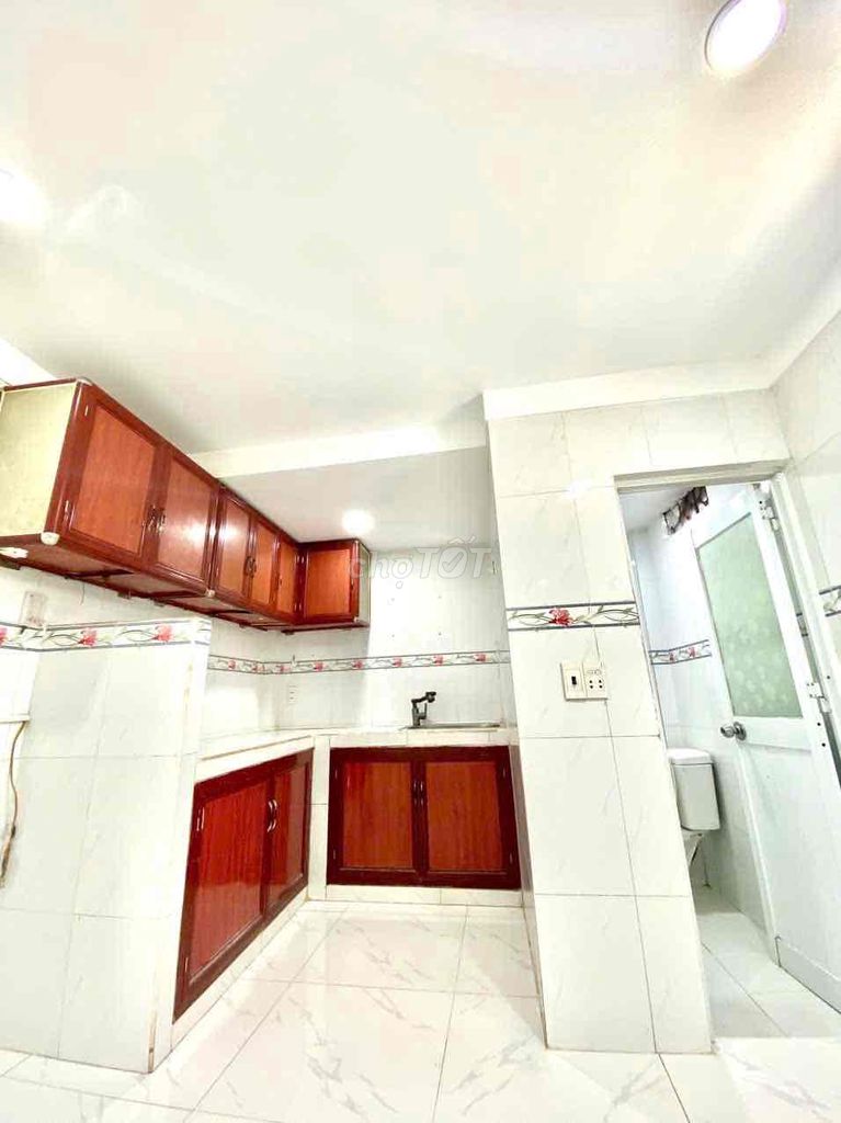 Three bedrooms. Eight Linh Xuân for eight million.