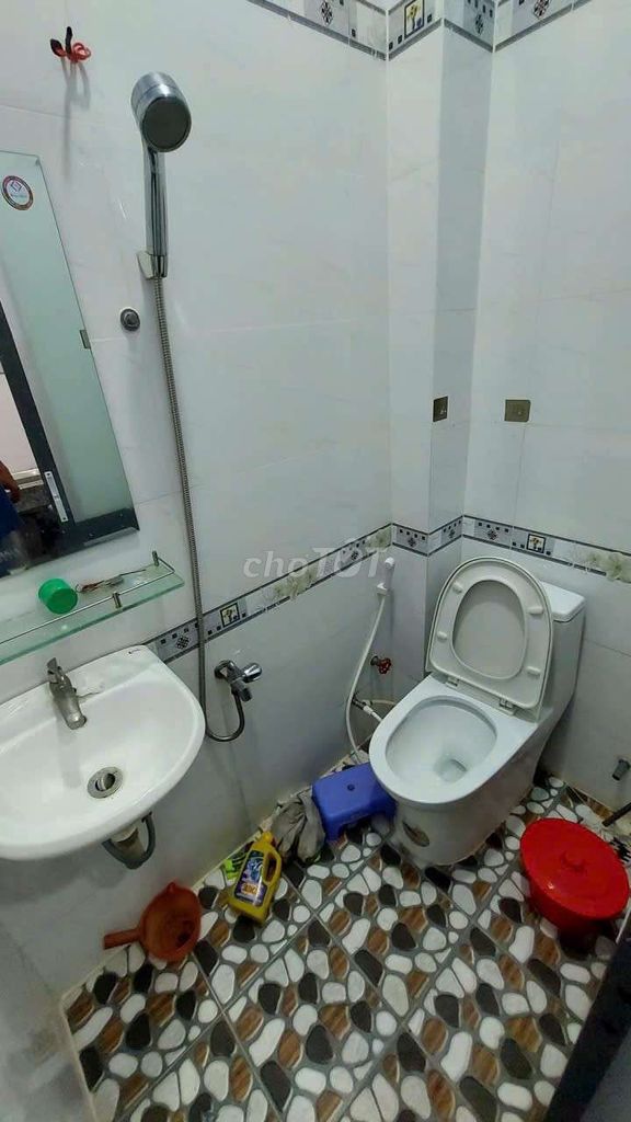 The whole house is nice, cheap, two bedrooms with air conditioning, p. The Eastern Society.
