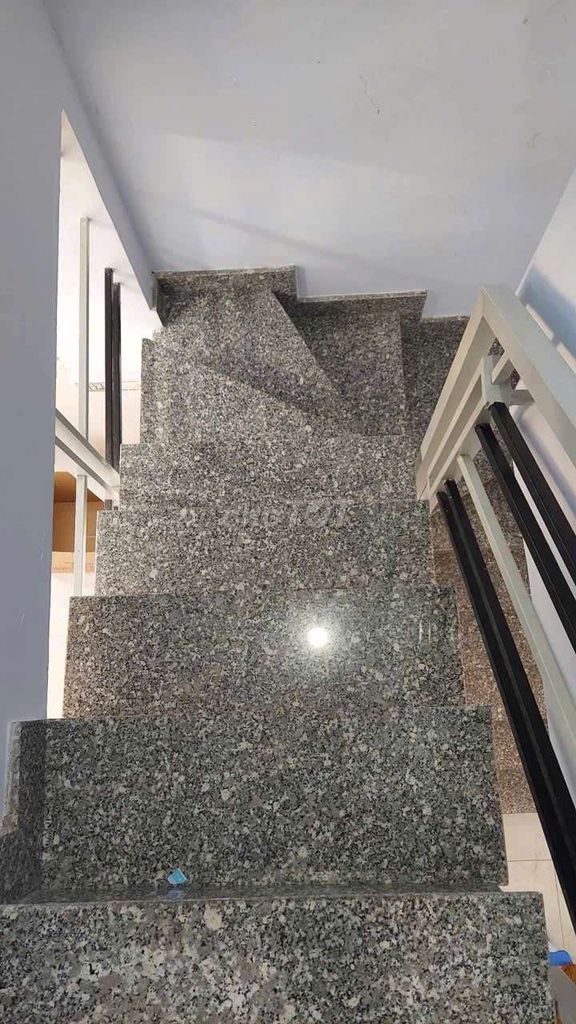 The whole house is nice, cheap, two bedrooms with air conditioning, p. The Eastern Society.