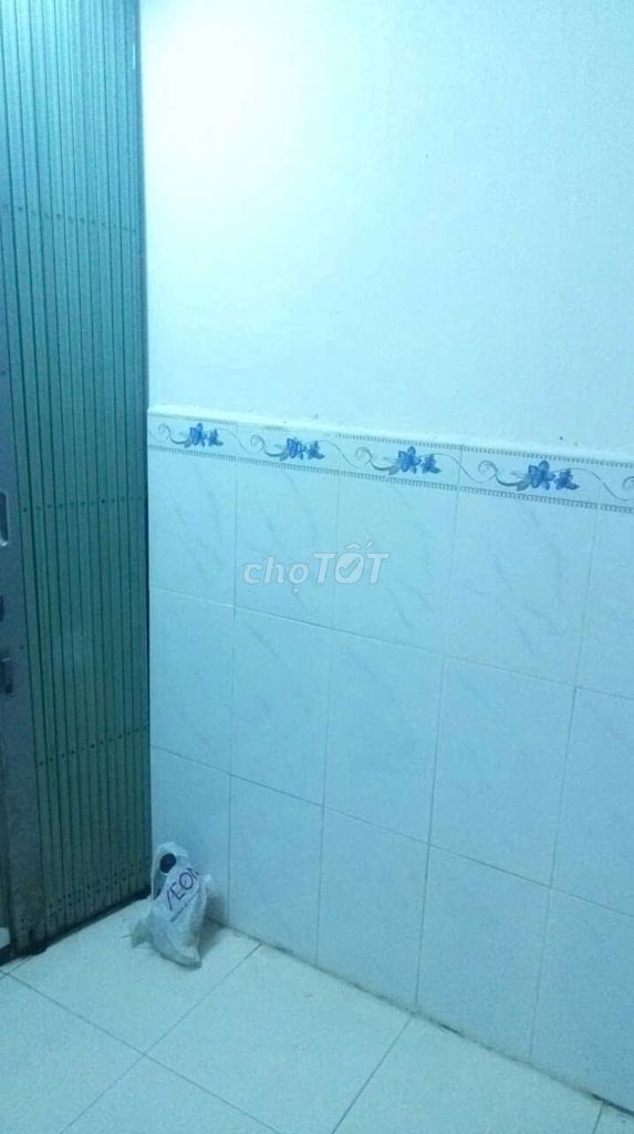 Renting a small six-year-old house, car lanes, Bà Hom,