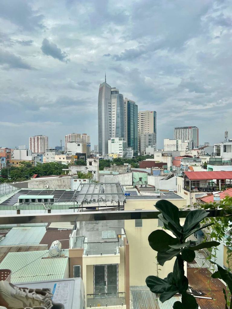 Rent a high-rise balcony with an elevator near Trường Sa.