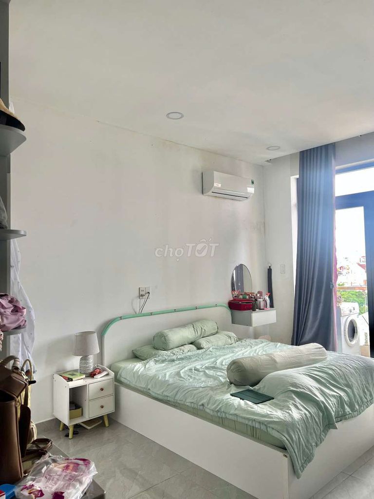 Rent a high-rise balcony with an elevator near Trường Sa.