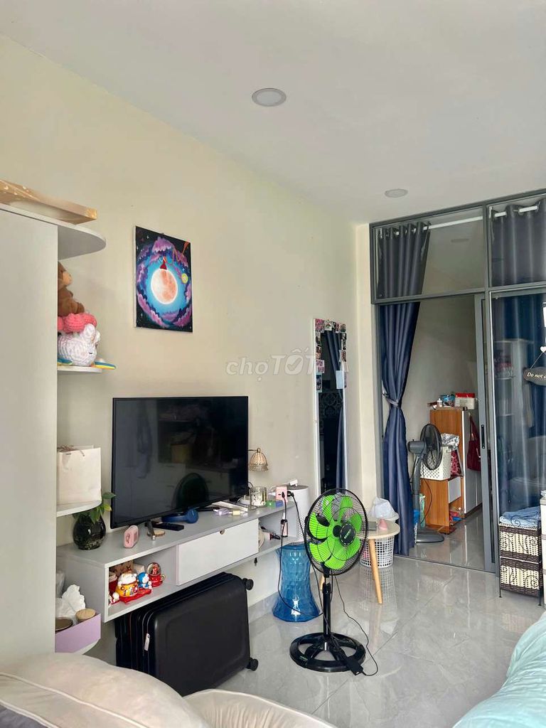 Rent a high-rise balcony with an elevator near Trường Sa.