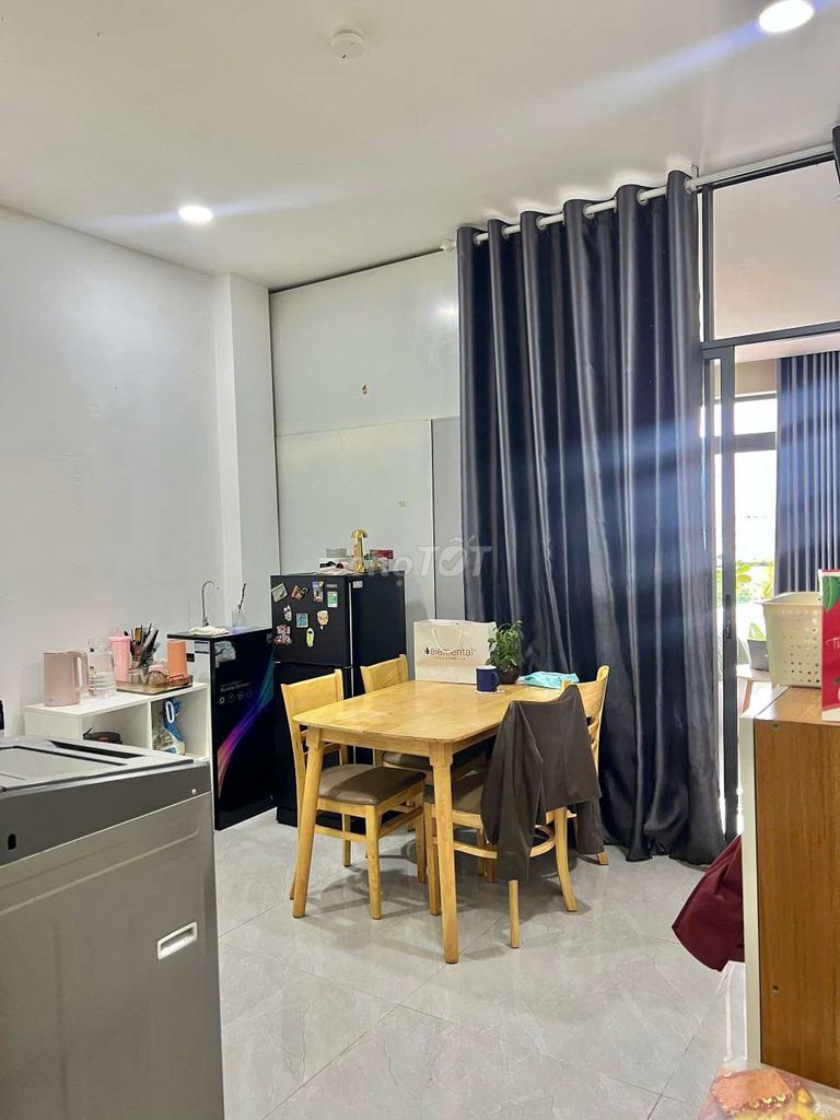 Rent a high-rise balcony with an elevator near Trường Sa.