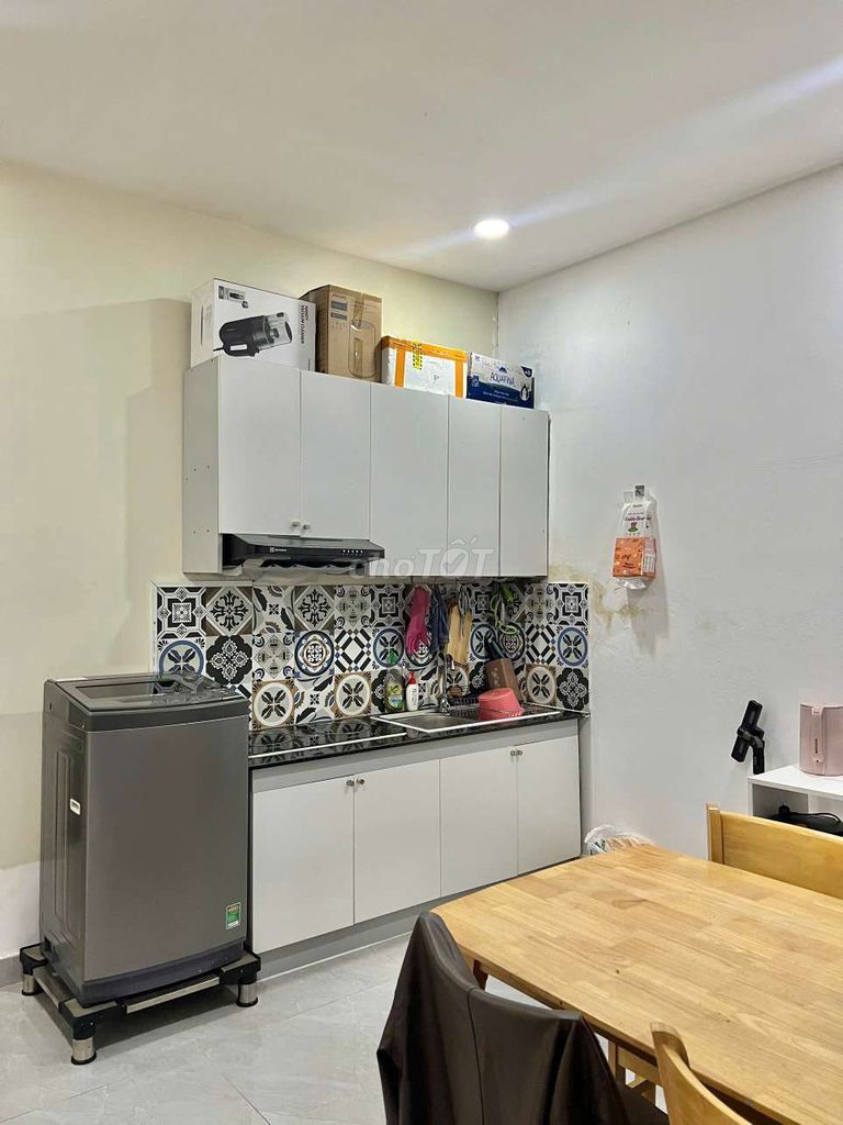 Rent a high-rise balcony with an elevator near Trường Sa.