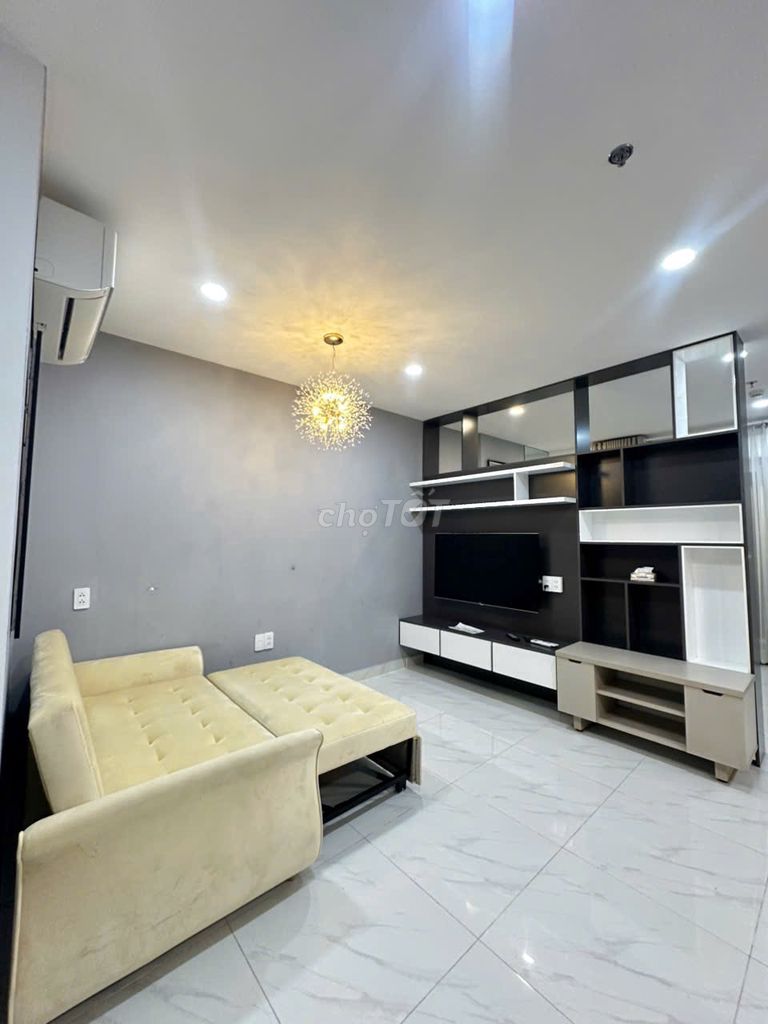 need to rent apartment richmond 52 M2 at 12 million a month.