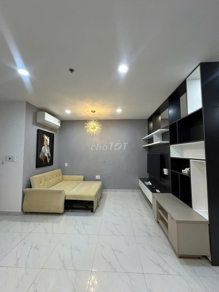 need to rent apartment richmond 52 M2 at 12 million a month.