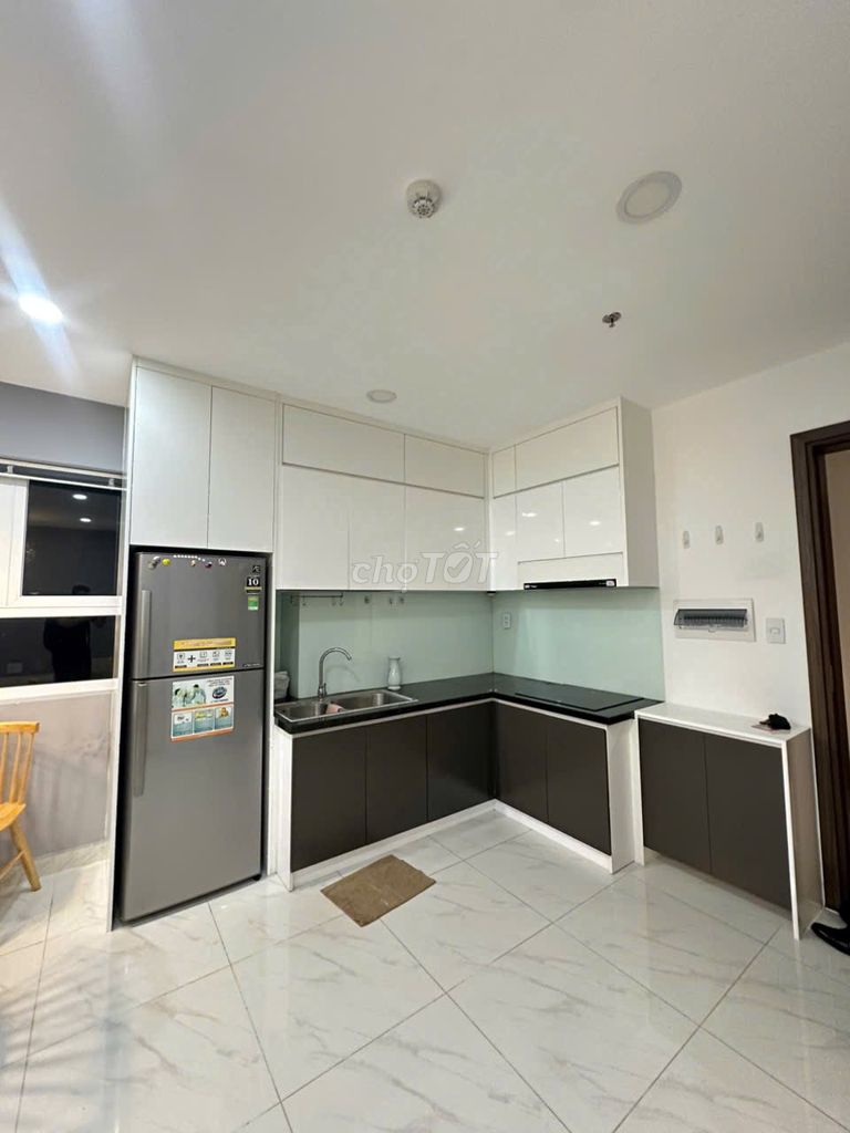 need to rent apartment richmond 52 M2 at 12 million a month.