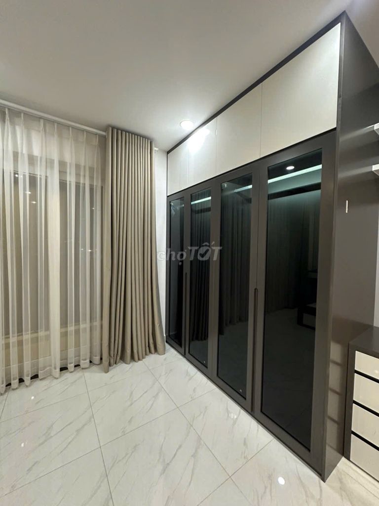 need to rent apartment richmond 52 M2 at 12 million a month.