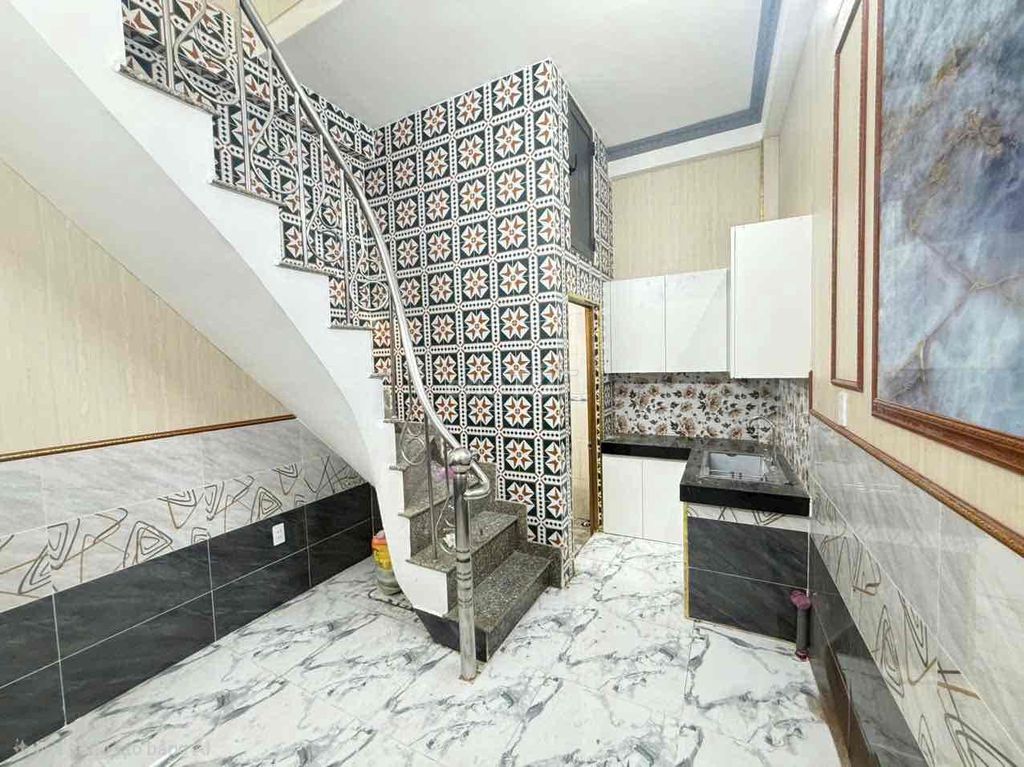 Rent the entire two-story apartment... steamer in the house...