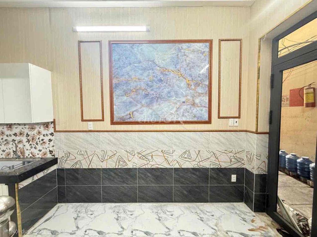 Rent the entire two-story apartment... steamer in the house...