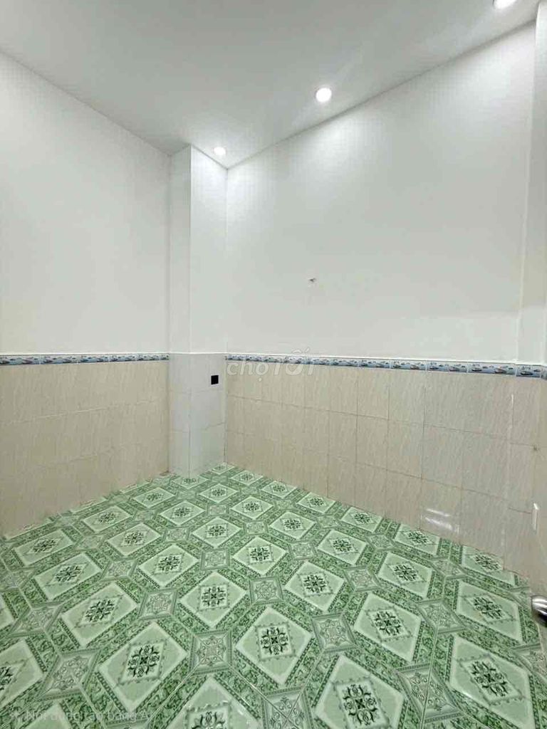 Rent the entire two-story apartment... steamer in the house...