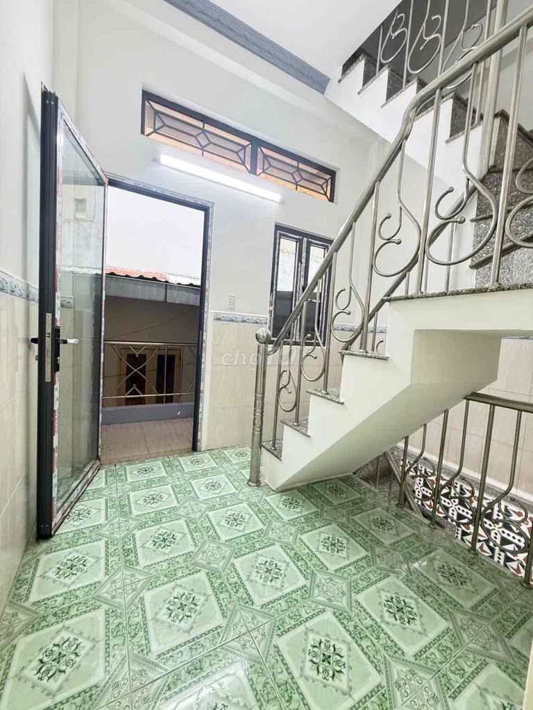 Rent the entire two-story apartment... steamer in the house...