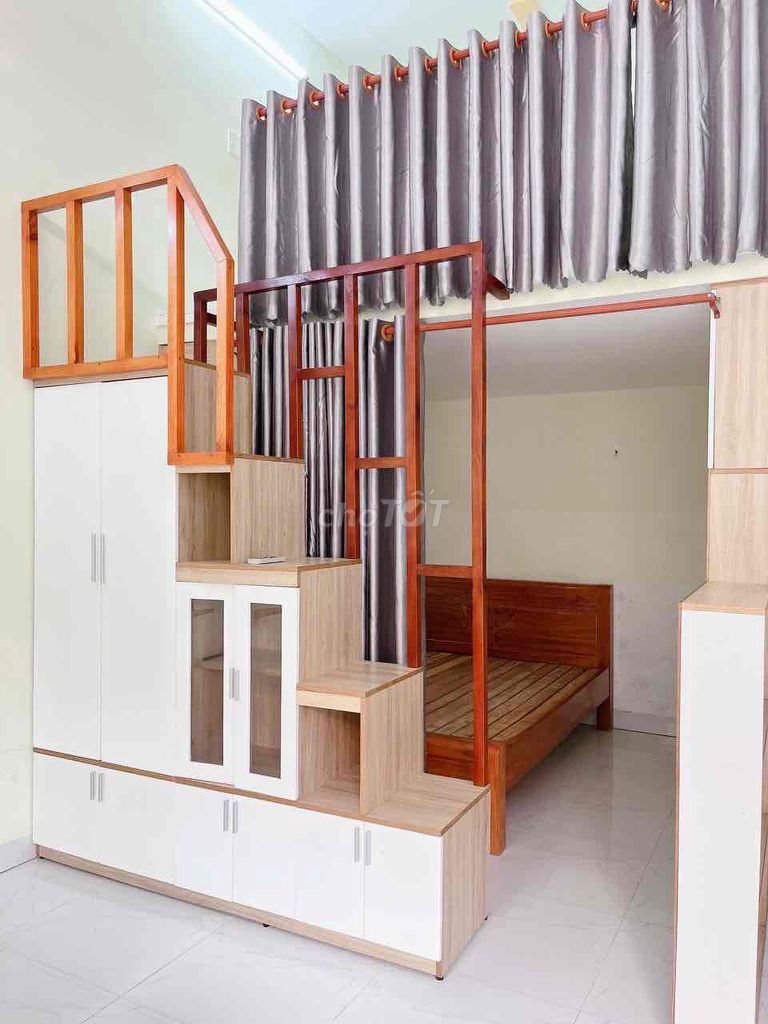 A full house full of furniture rented in the 9th district.