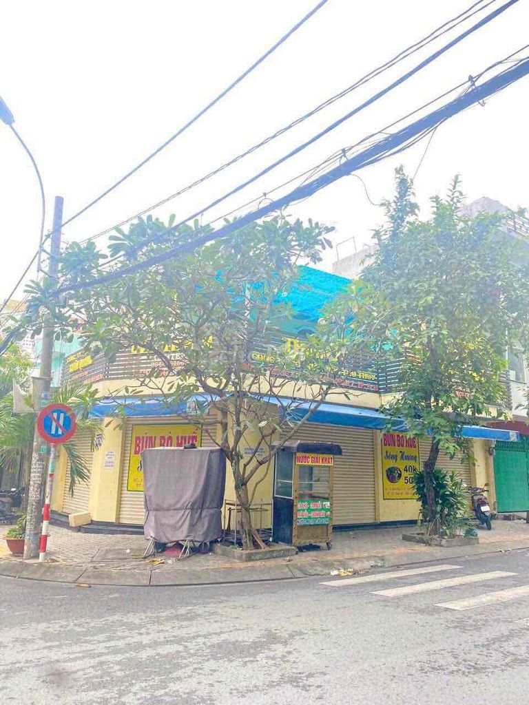 Rent the corner of 81th Street.