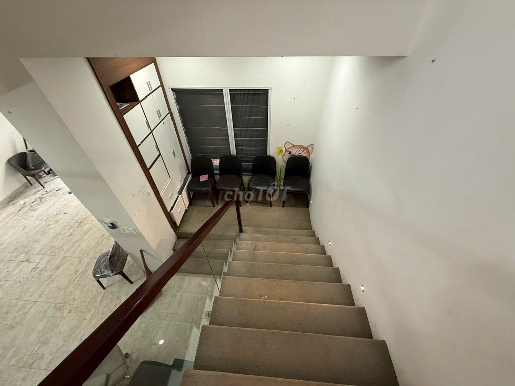Renting a nice house Lovera park in peace, two third floor bedrooms, 12 million.