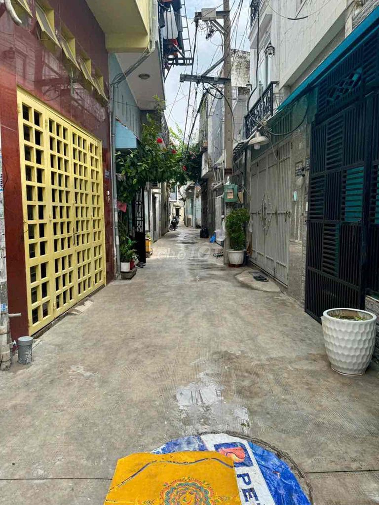 Rent a three-size bedroom near the airport.