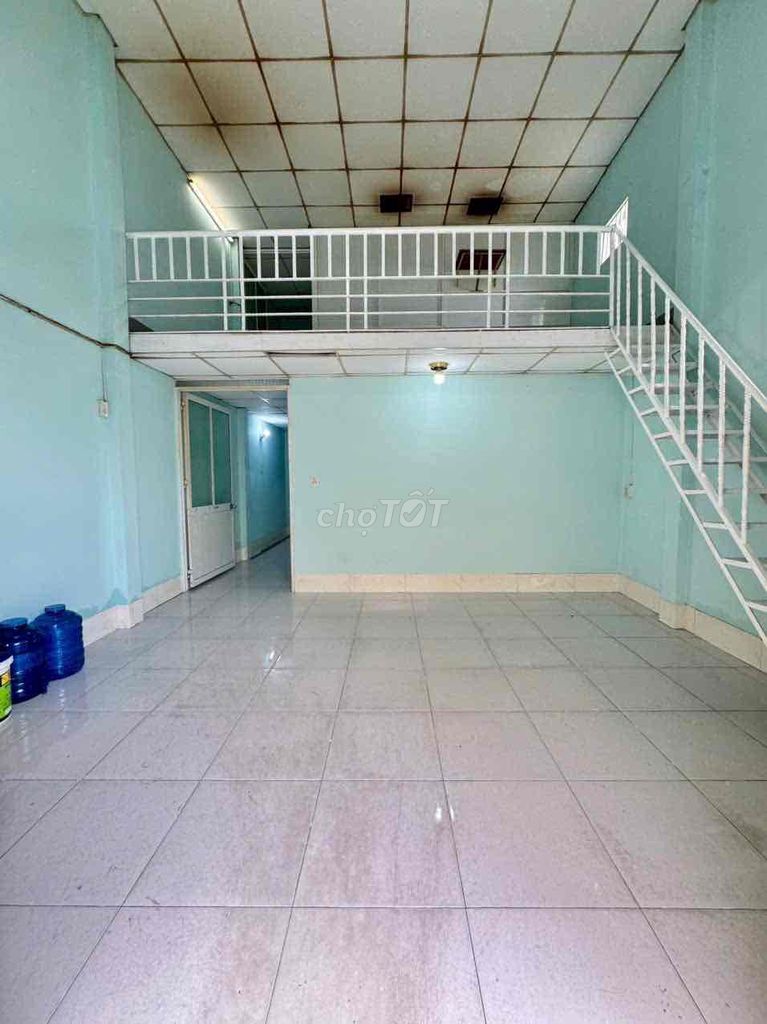 Rent a three-size bedroom near the airport.