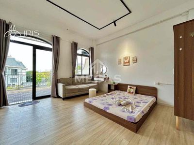 The Roshi apartment is full of lake-view furniture at Lakeview City, District 2.