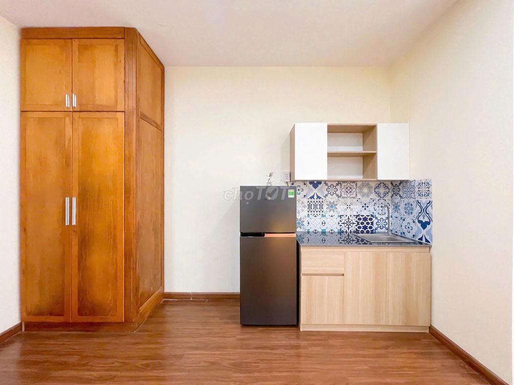 LUC 050 -- senior service apartment 82 27th Street 27th east, 7th District.