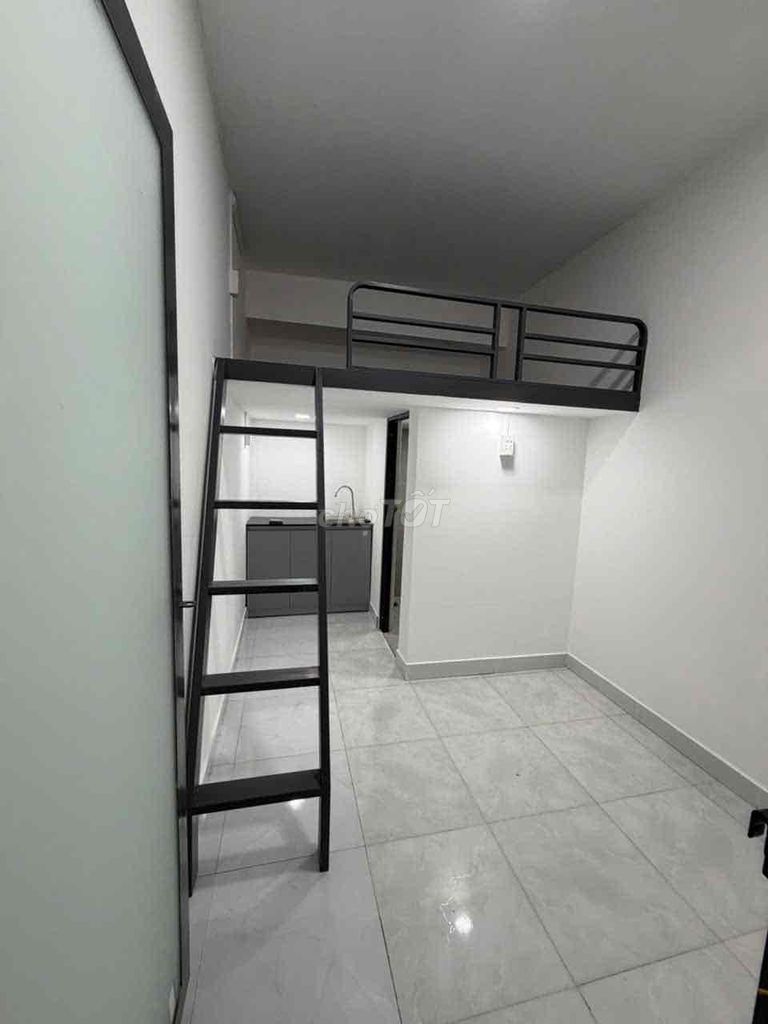 The cheap room at the multi-Gtvt University Bar Bridge