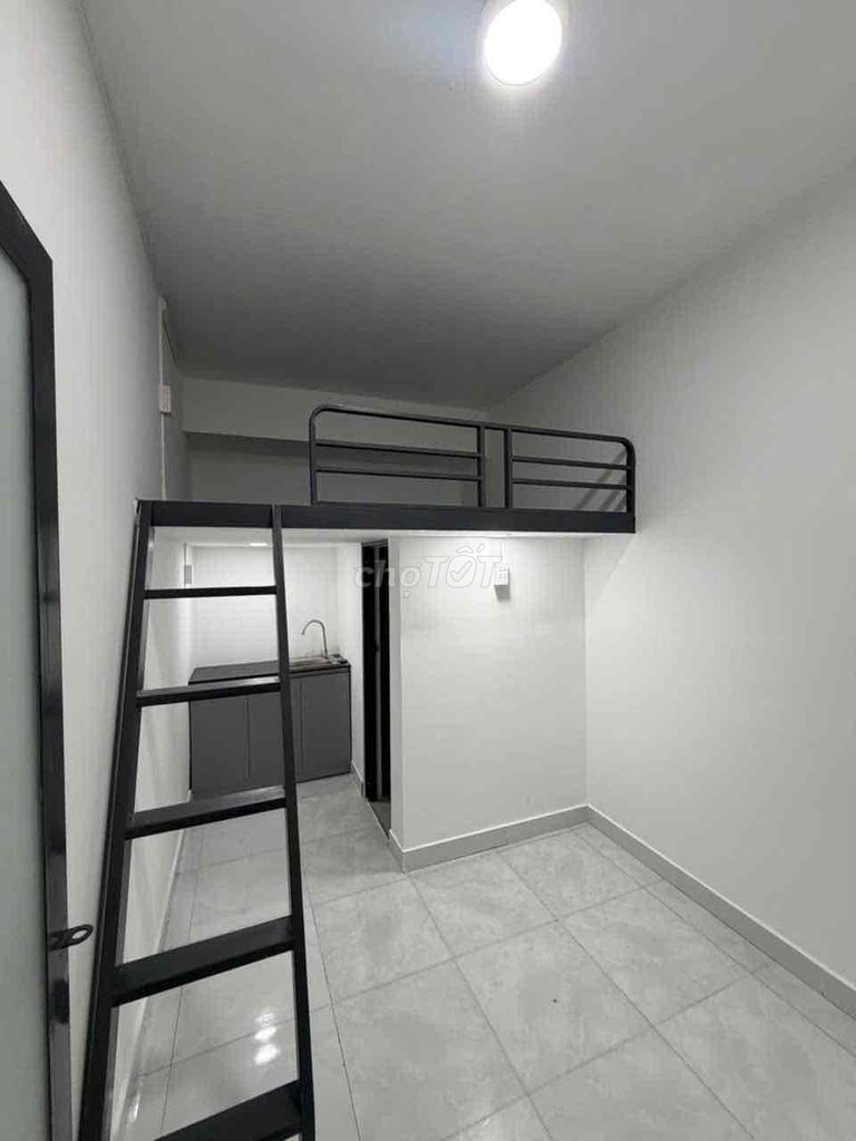 The cheap room at the multi-Gtvt University Bar Bridge