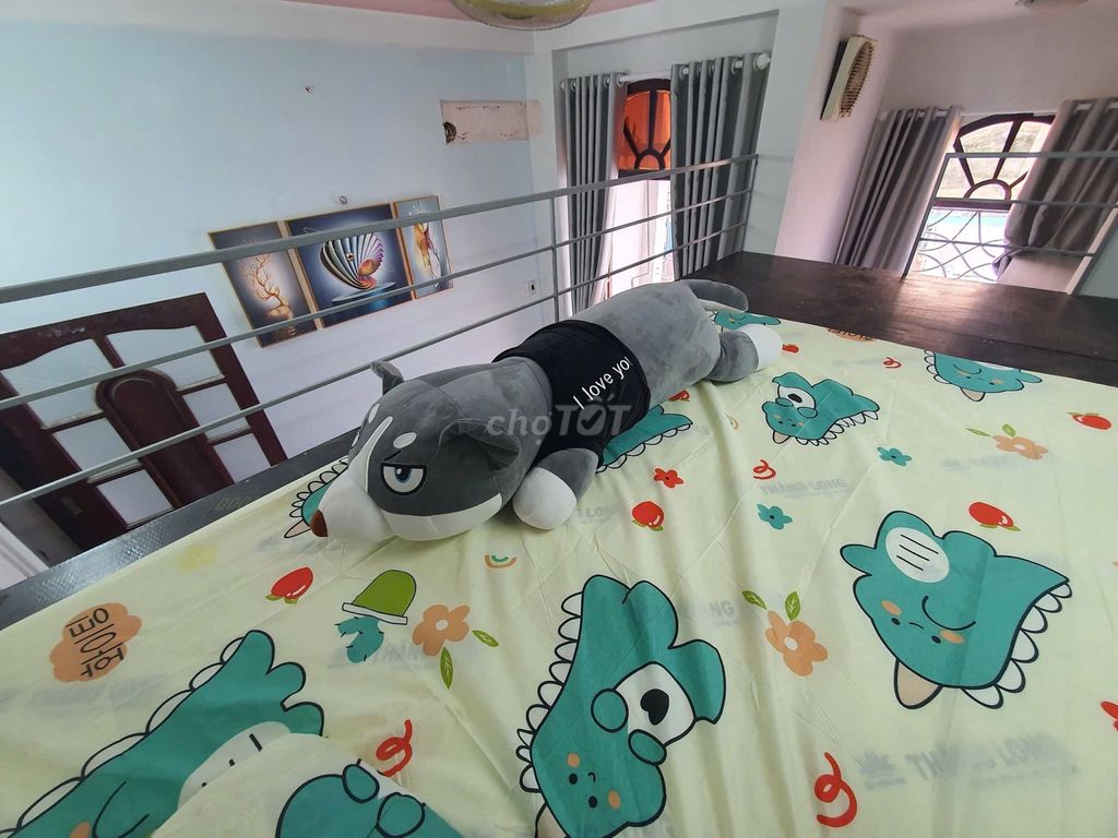 1st floor balcony, free service - for petting pet - near the train station