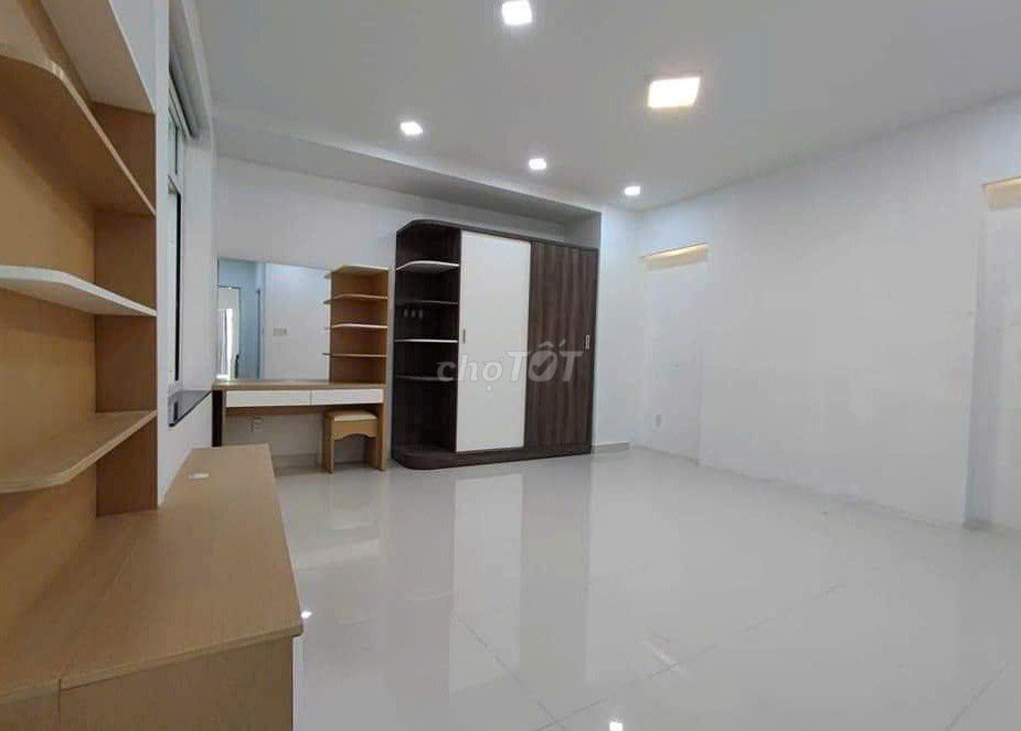 Rent the corner 2 hex 39h/A Lê Văn Sỹ near the tqd-Sed-Salta School, Regula 14, District 3.