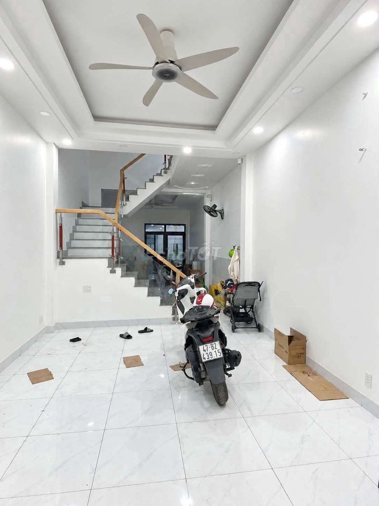The full house of số 1, 4 x16 meters, 3 floors, 4 bedrooms, 3 toilets, 15 million