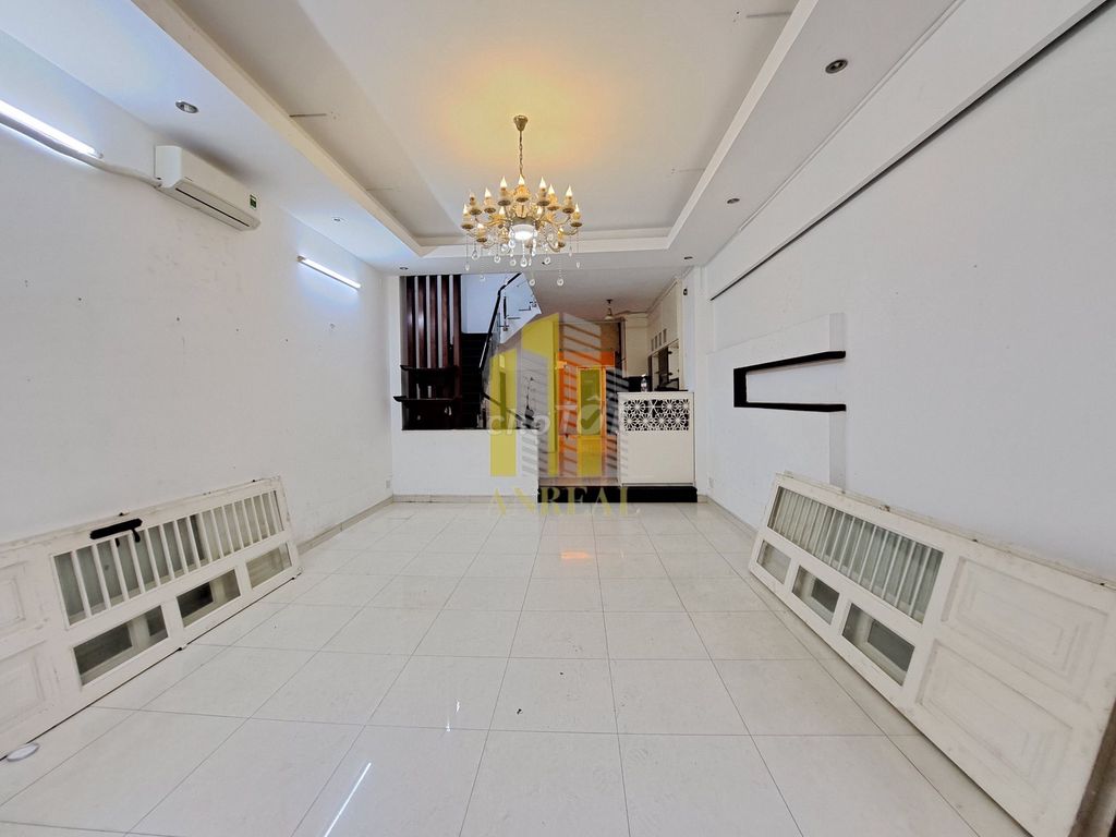 The house is full of seven and three floors. The 4th floor is worth 27 million.