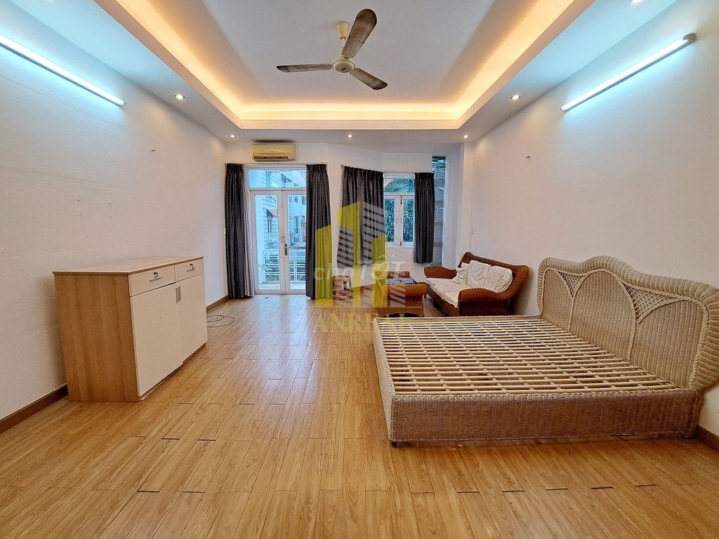 The house is full of seven and three floors. The 4th floor is worth 27 million.