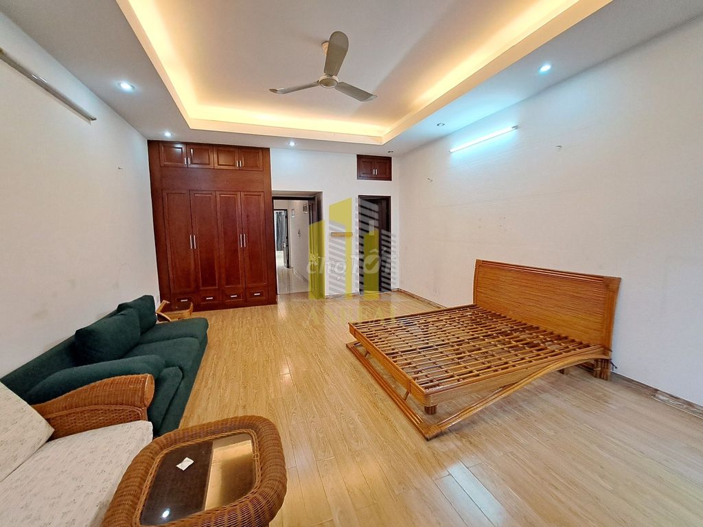 The house is full of seven and three floors. The 4th floor is worth 27 million.