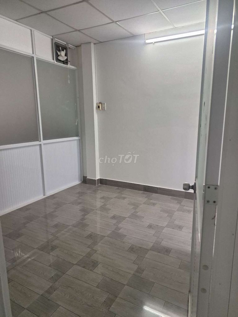The full toilet is 4X17 M, guard, 2 bedrooms, 2 toilets, 9 millionu