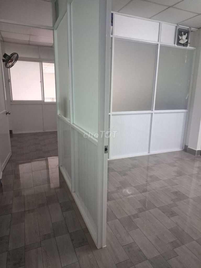 The full toilet is 4X17 M, guard, 2 bedrooms, 2 toilets, 9 millionu