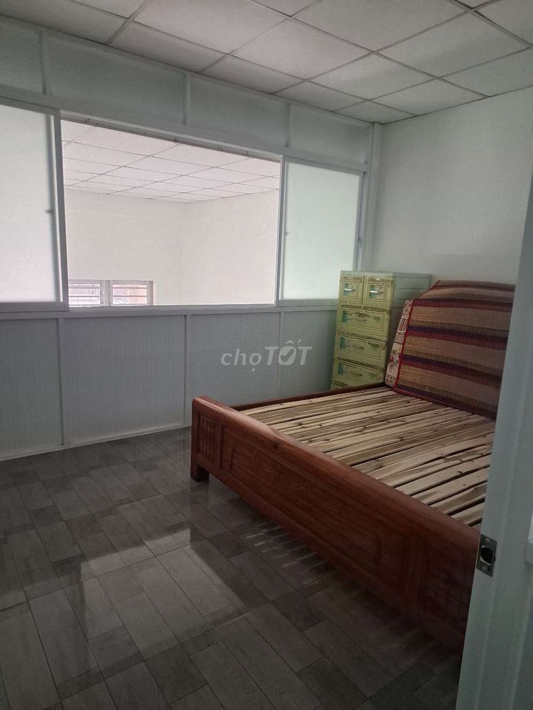 The full toilet is 4X17 M, guard, 2 bedrooms, 2 toilets, 9 millionu