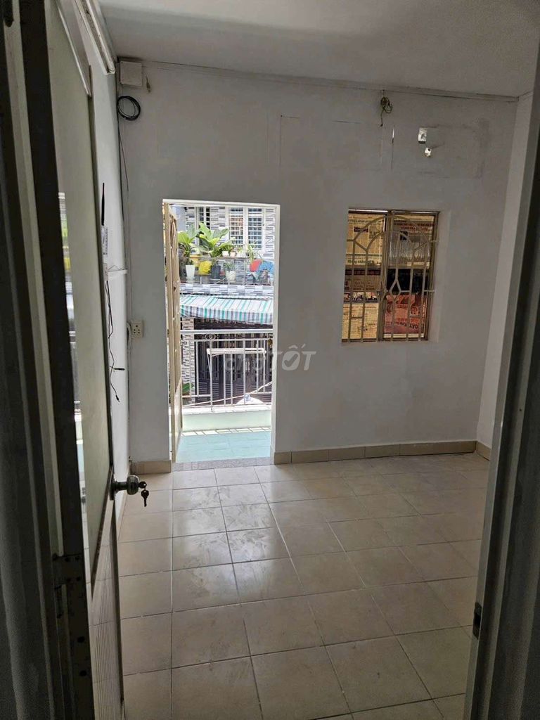 Gò Vấps two bedrooms, two toilets. The alley is parked.