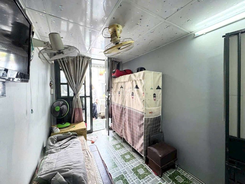 Rent 436 Lạc Long Quân, District 11, 3 bedrooms, 8 million, full interior.