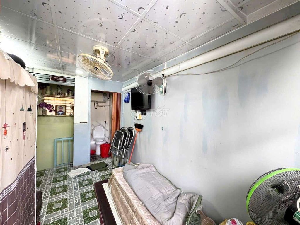 Rent 436 Lạc Long Quân, District 11, 3 bedrooms, 8 million, full interior.