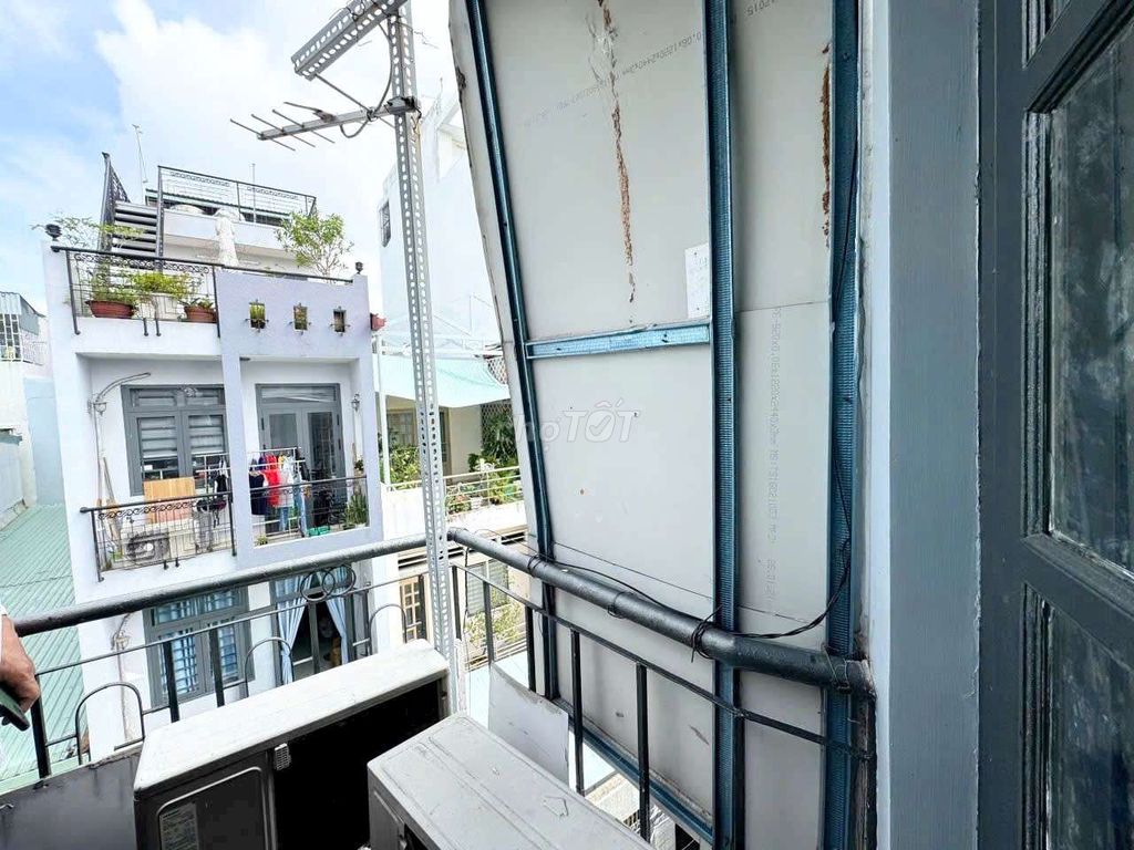 Rent 436 Lạc Long Quân, District 11, 3 bedrooms, 8 million, full interior.