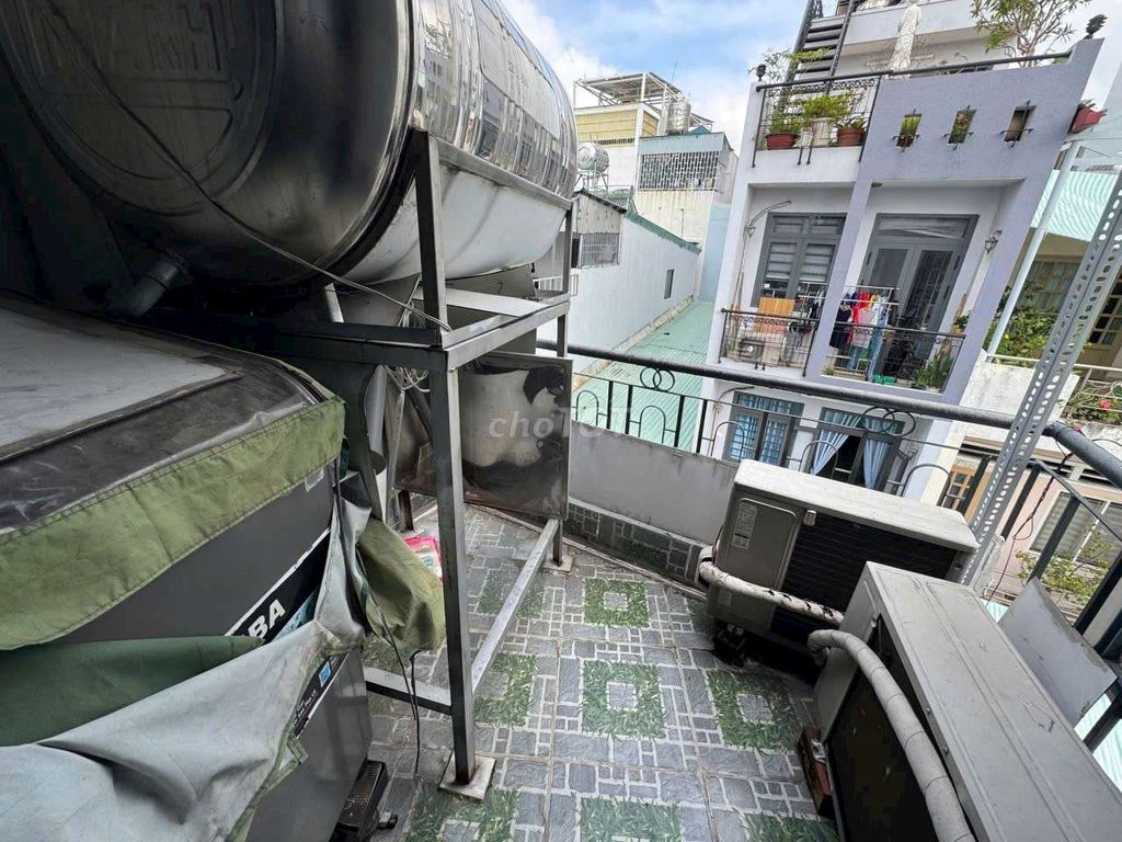 Rent 436 Lạc Long Quân, District 11, 3 bedrooms, 8 million, full interior.