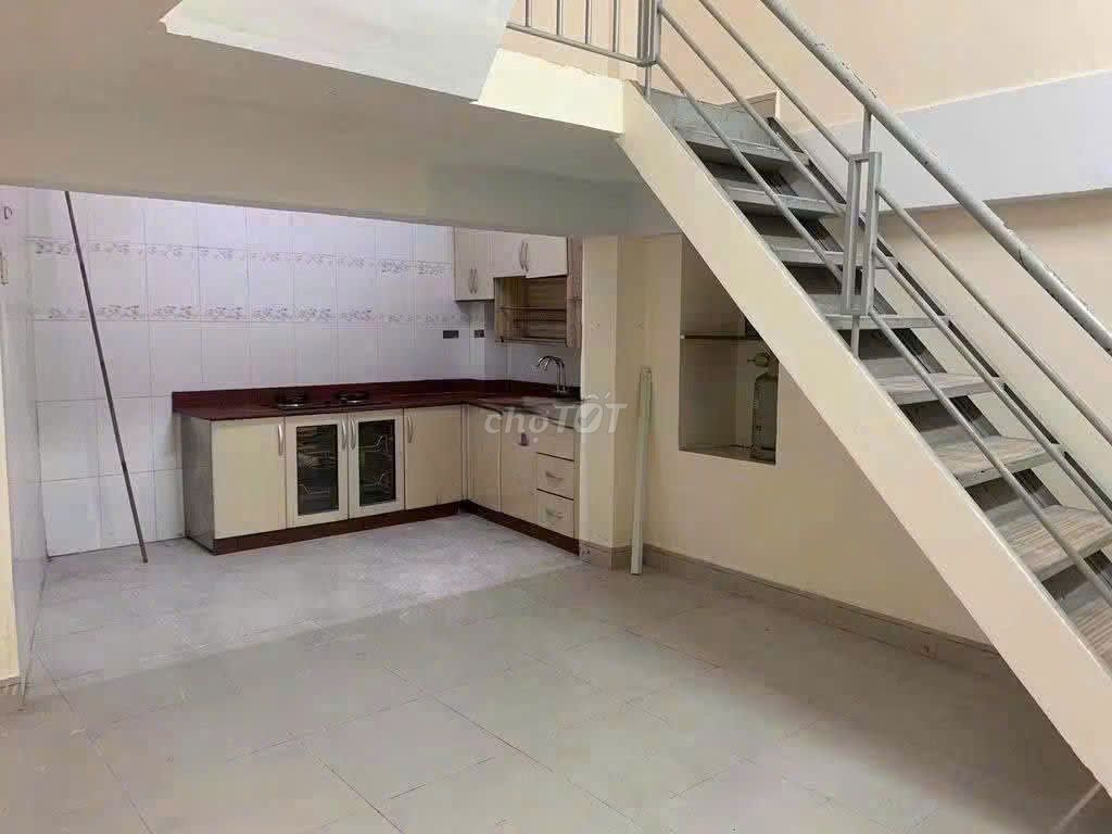 3 Tháng 2 Front House, 3rd floor bedroom, 4.2 x14 meters, 22 million