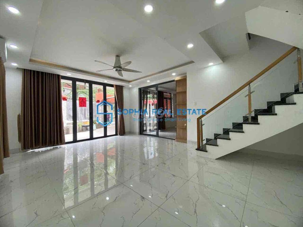 Very rare! The villa is super wide - ground 1st floor - the new house is open immediately