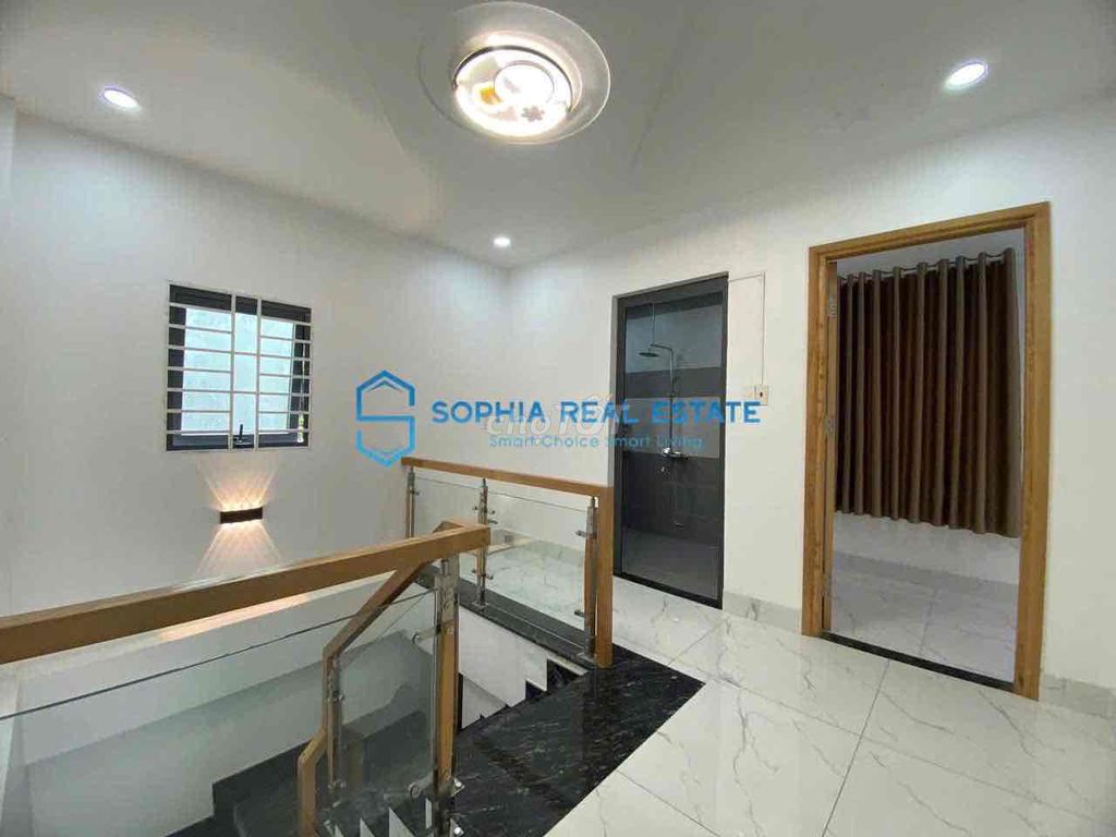 Very rare! The villa is super wide - ground 1st floor - the new house is open immediately