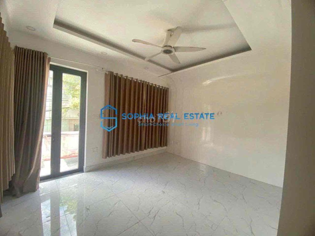 Very rare! The villa is super wide - ground 1st floor - the new house is open immediately