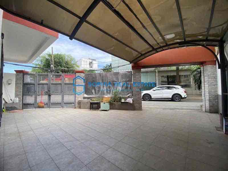 Very rare! The villa is super wide - ground 1st floor - the new house is open immediately