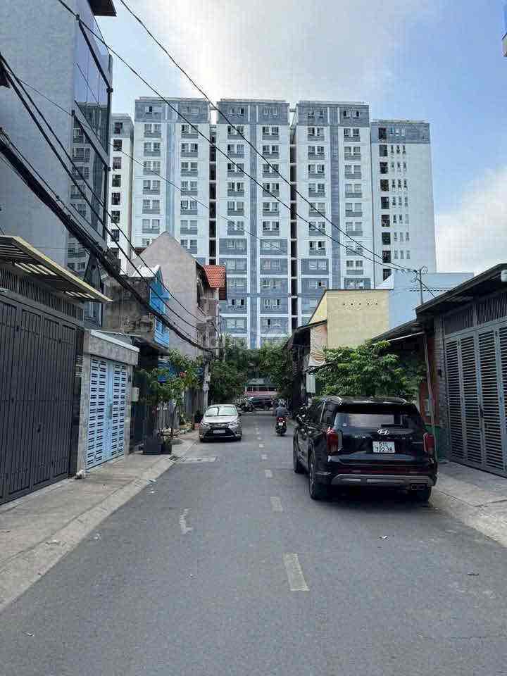 Four-foot-four-foot-four-four-story furniture, five bedrooms, 6 Phạm Văn Chiêu alley toilets.